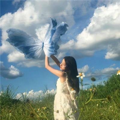 当红小花恋情细节流出，评论区沦陷，长达一周引热议
